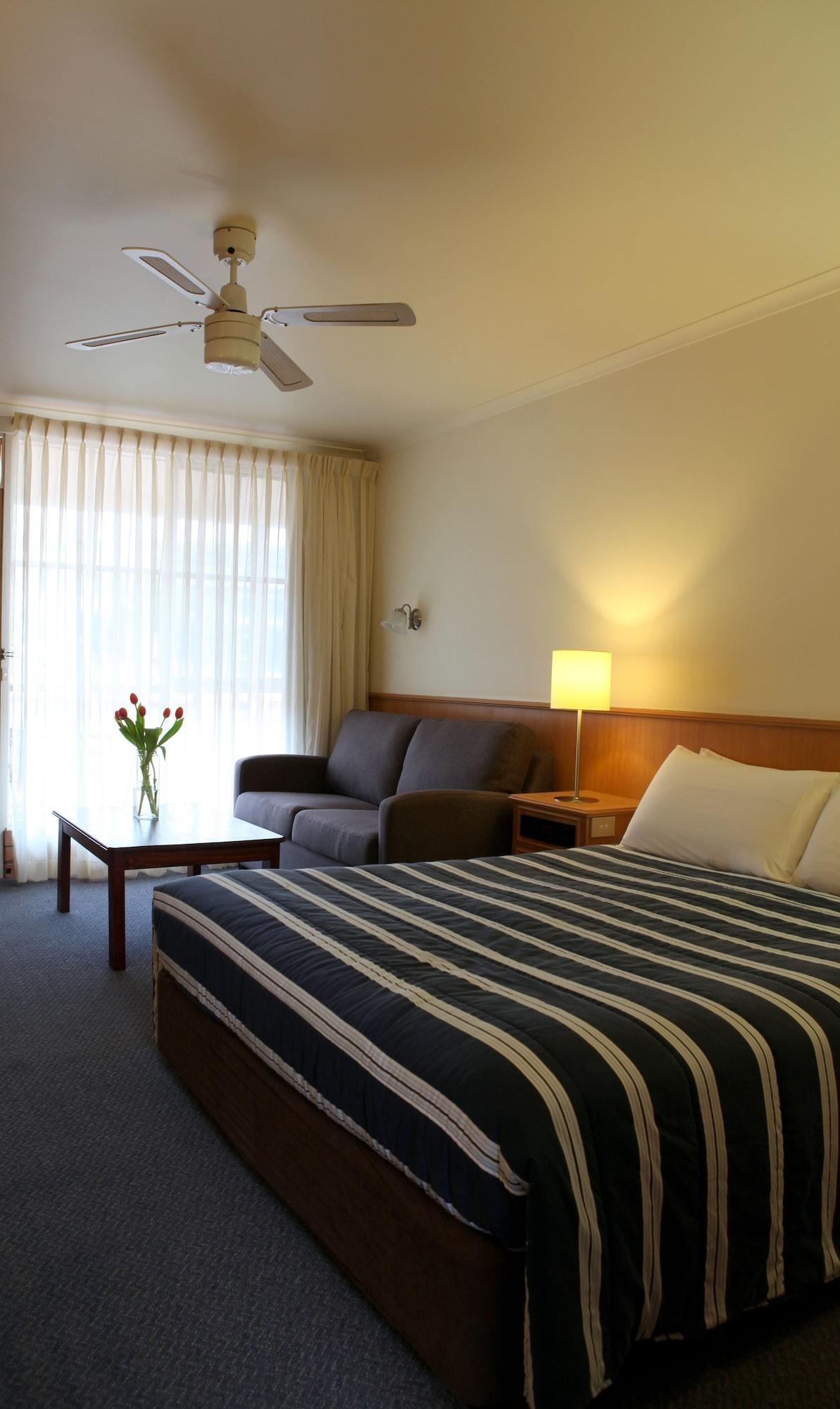 Summerhill Motor Inn (Adults Only) メリンブラ エクステリア 写真