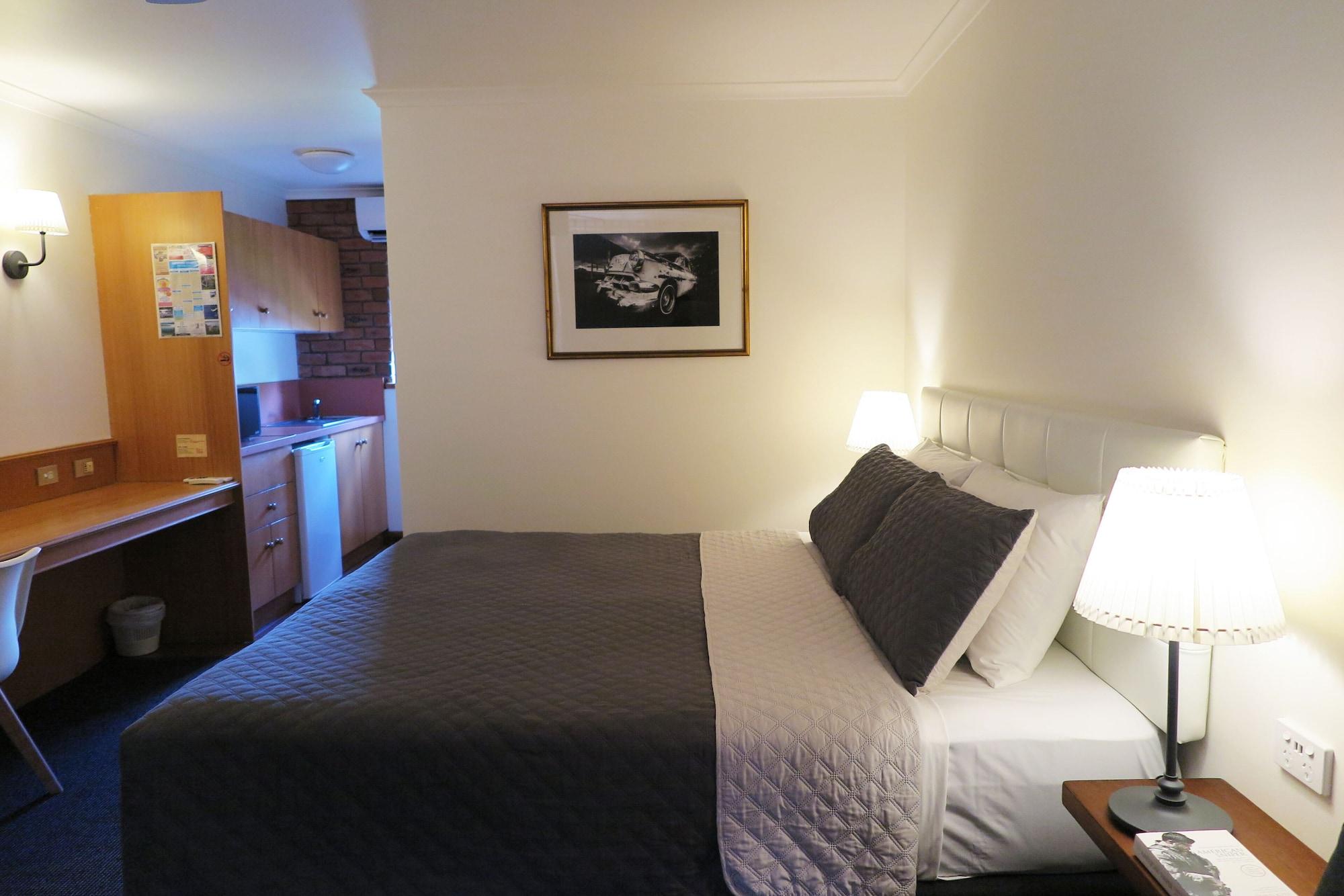 Summerhill Motor Inn (Adults Only) メリンブラ エクステリア 写真
