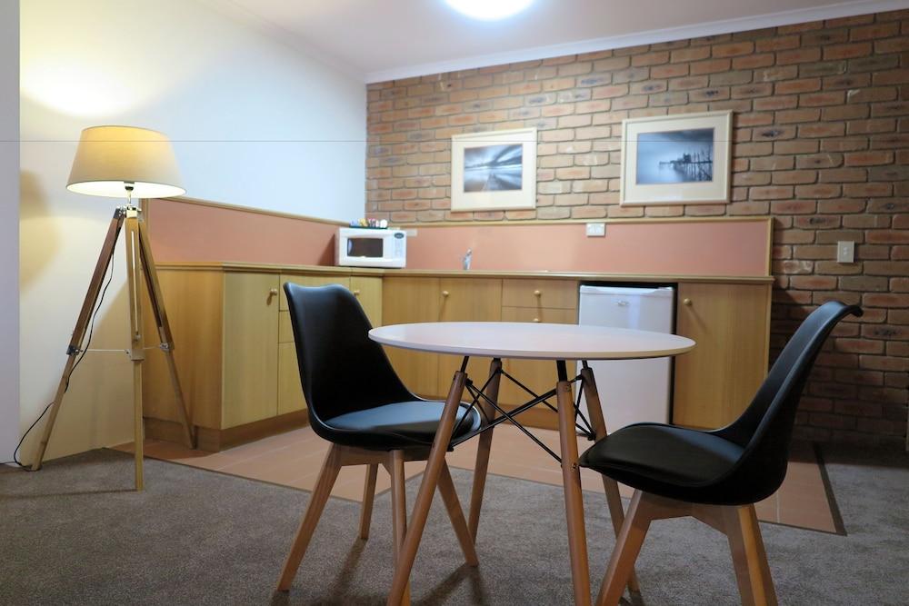 Summerhill Motor Inn (Adults Only) メリンブラ エクステリア 写真