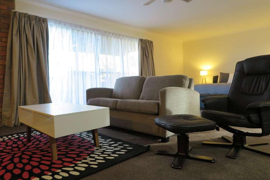 Summerhill Motor Inn (Adults Only) メリンブラ レストラン 写真