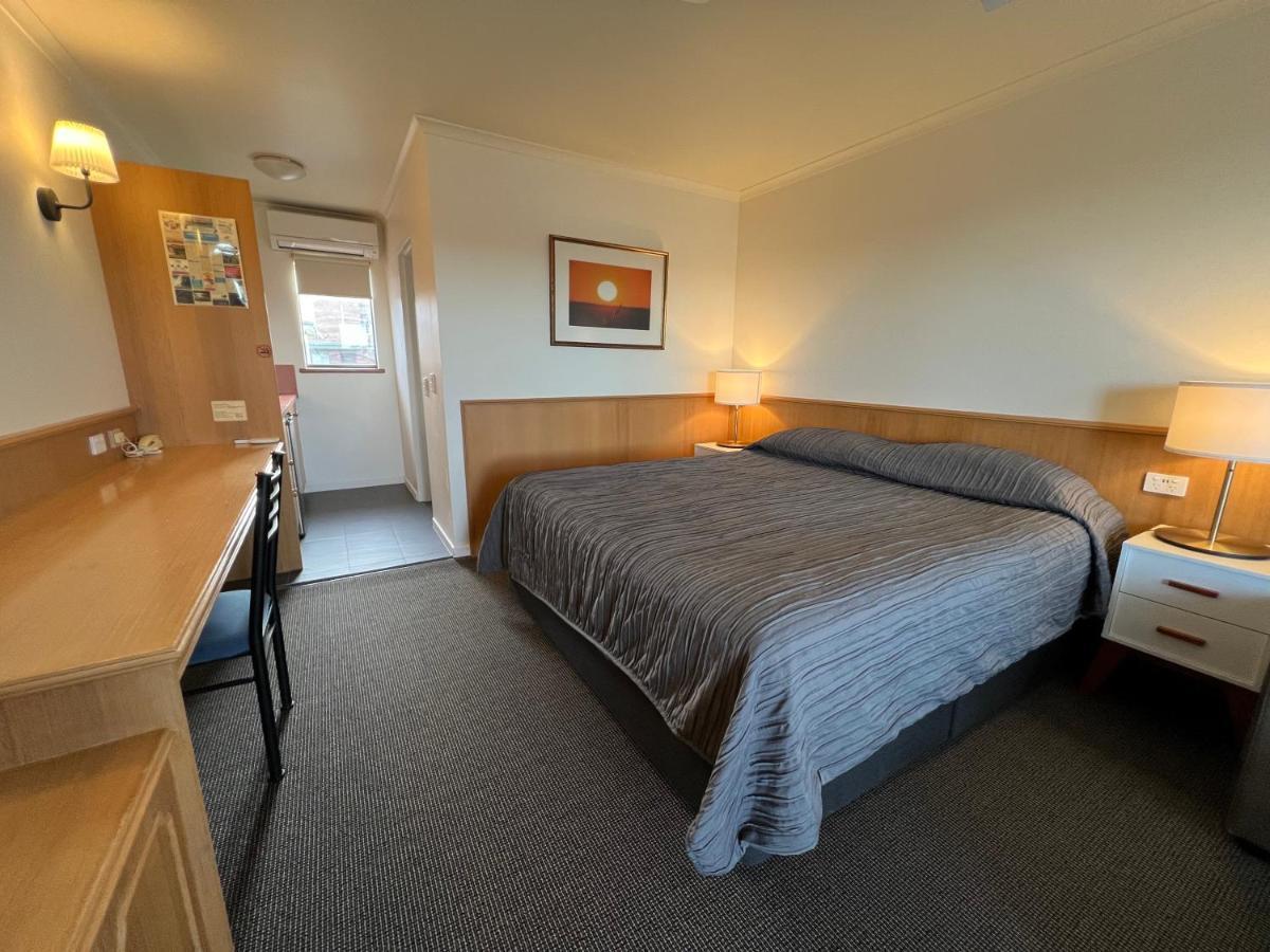 Summerhill Motor Inn (Adults Only) メリンブラ エクステリア 写真