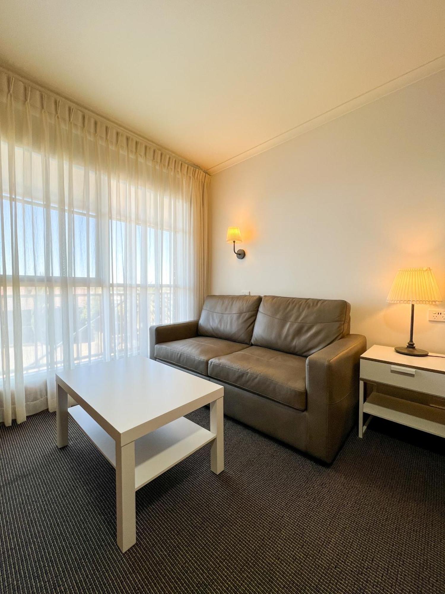 Summerhill Motor Inn (Adults Only) メリンブラ エクステリア 写真