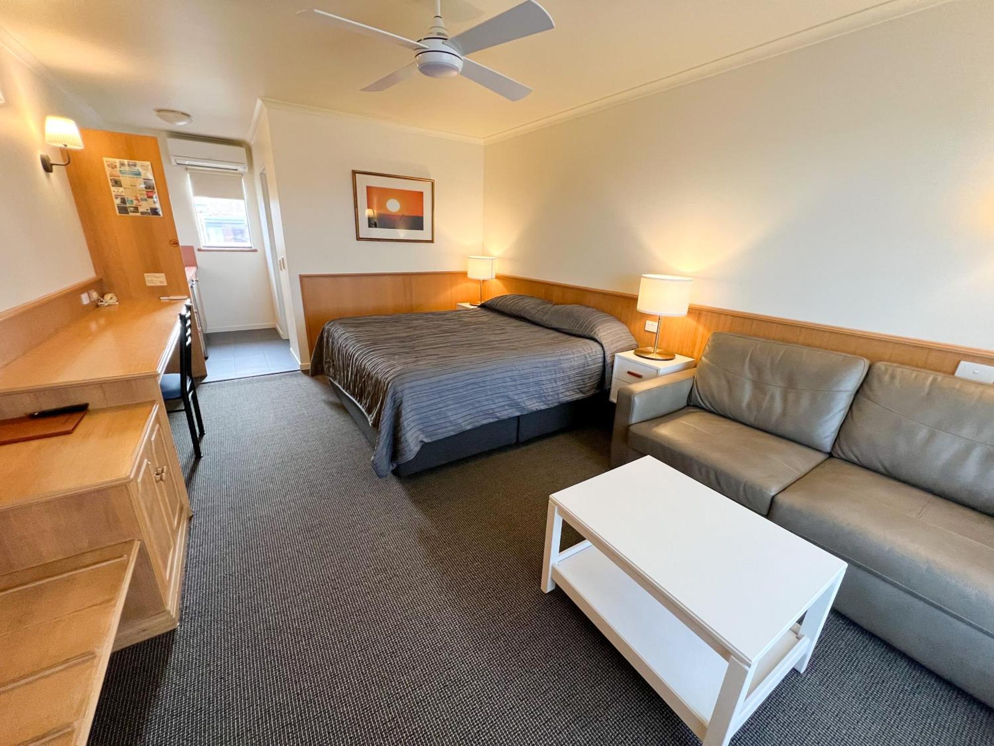 Summerhill Motor Inn (Adults Only) メリンブラ エクステリア 写真