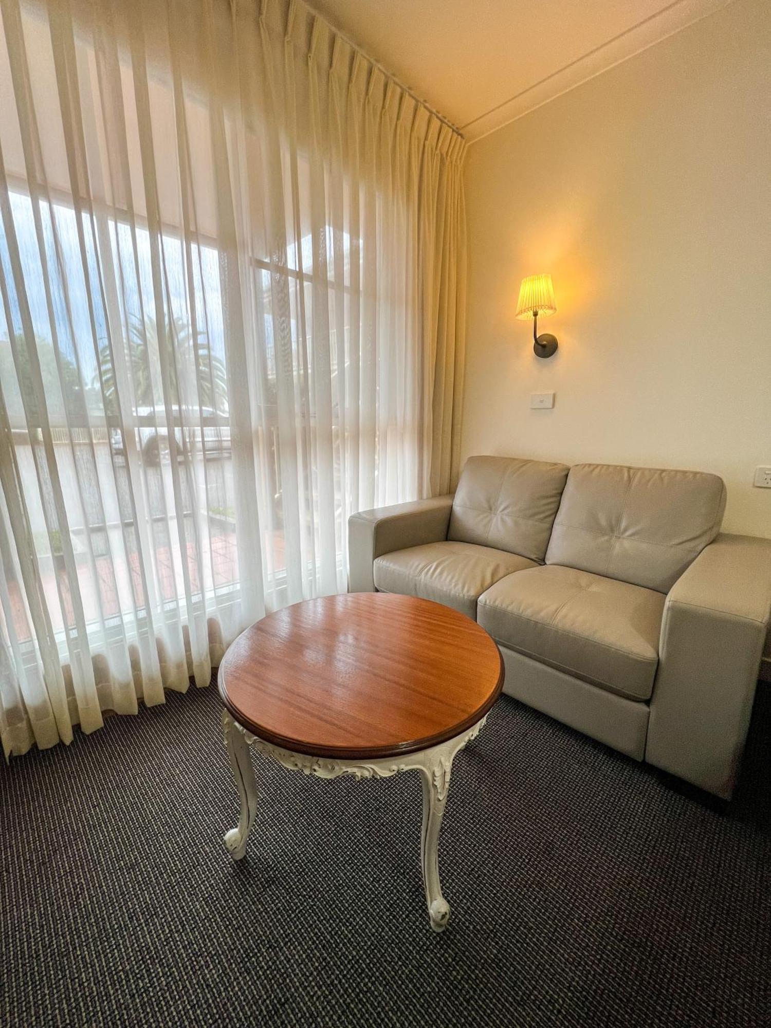 Summerhill Motor Inn (Adults Only) メリンブラ エクステリア 写真