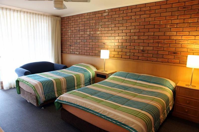 Summerhill Motor Inn (Adults Only) メリンブラ エクステリア 写真