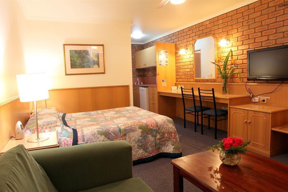 Summerhill Motor Inn (Adults Only) メリンブラ エクステリア 写真