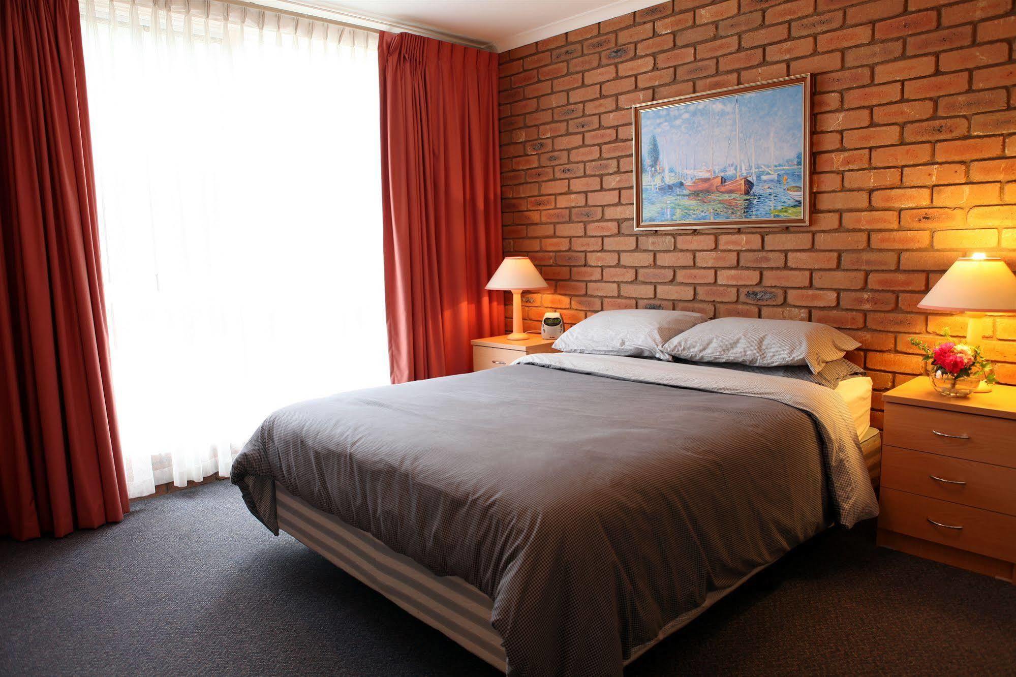 Summerhill Motor Inn (Adults Only) メリンブラ エクステリア 写真